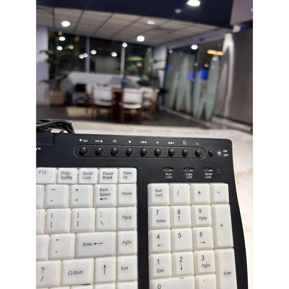 Flexiglow Light Speed Illuminated Multimedia Keyboard Wired Black and White Used